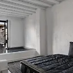 Nomad Mykonos - Small Luxury Of The World 칼로 리바디